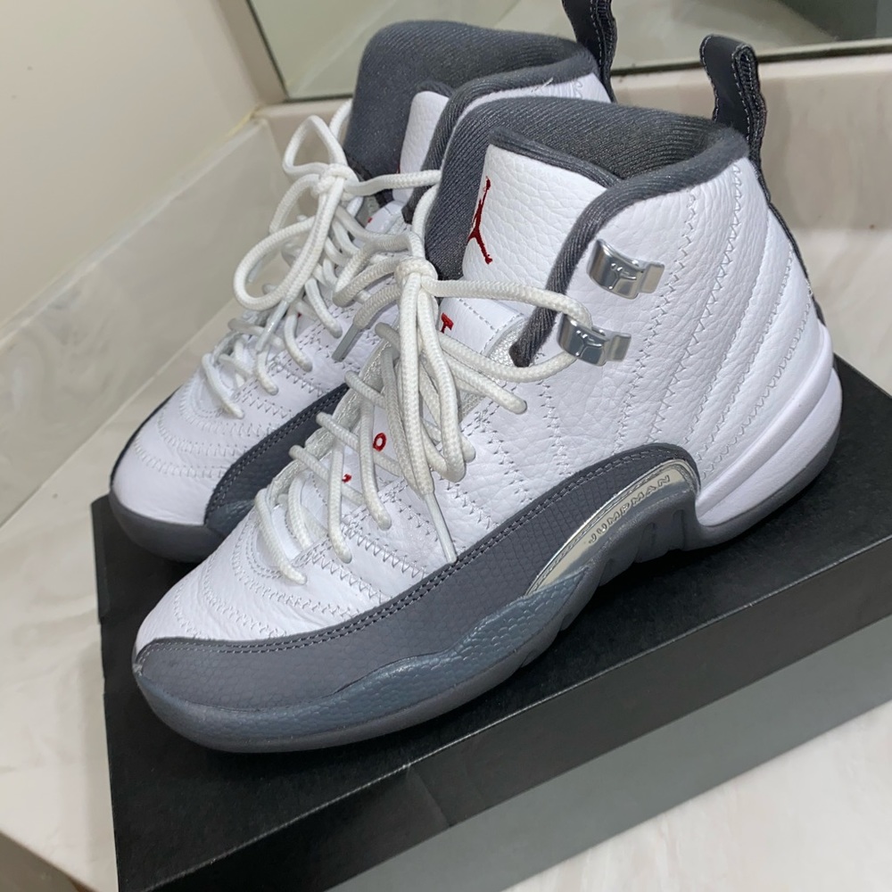 Air Jordan 12s (Gs) 🤍🖤